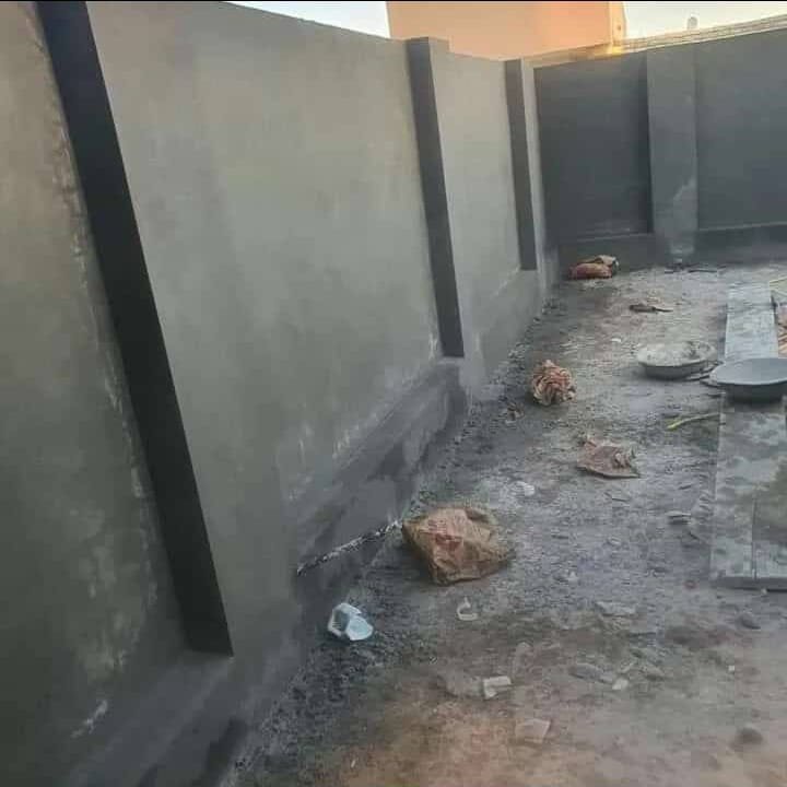 إزالة أصباغ قديمة وتجهيز الجدران